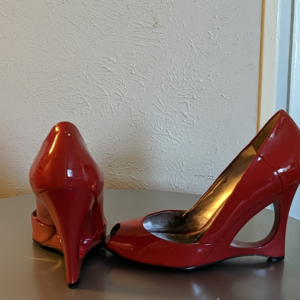 Guess - Picture 3 of 5